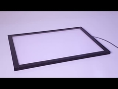 Ultra dun, ultra licht aluminium lichtdoos met zacht helder licht, erg aantrekkelijk.